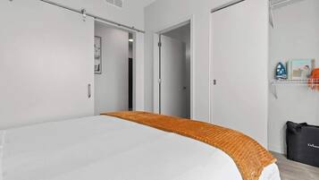 Iron/ironing board, WiFi, bed sheets