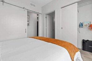 Strykejern/-brett, wi-fi og sengetøy