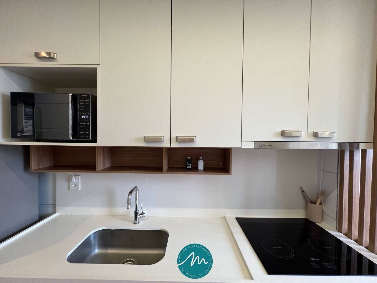 Deluxe Apartment, Balcony | Private kitchen | Microwave, oven, cookware/dishes/utensils