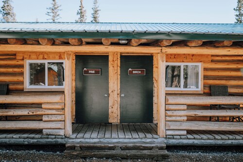 Birch Cabin: Mountain Escape | Sleeps 4 | No Cleaning Fees | Private Bathroom