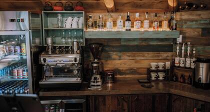 Aster Cabin: Mountain Getaway | Sleeps 5 | Kitchen