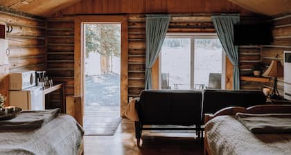 Cedar Cabin: Sleeps 4 | Queen Bed | Mountain Views