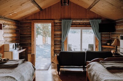 Cedar Cabin: Sleeps 4 | Queen Bed | Mountain Views