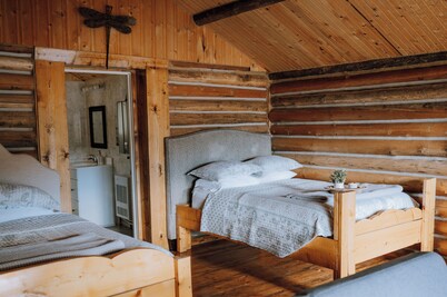 Cedar Cabin: Sleeps 4 | Queen Bed | Mountain Views