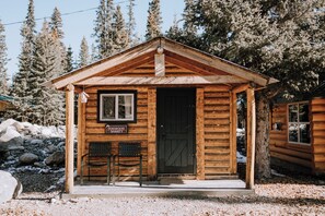 Exterior detail - Dogwood Cabin: Cozy Adventure in the Mountains (Clearwater County)