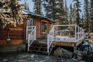 Terrace/patio - Larkspur Cabin: Romantic Mountain Escape | 1B | 1B (Clearwater County)