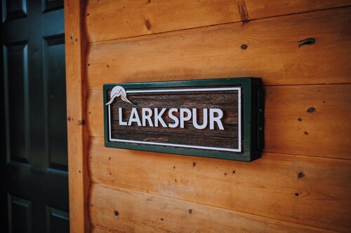 Larkspur Cabin: Romantic Mountain Escape | 1B | 1B