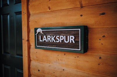 Larkspur Cabin: Romantic Mountain Escape | 1B | 1B