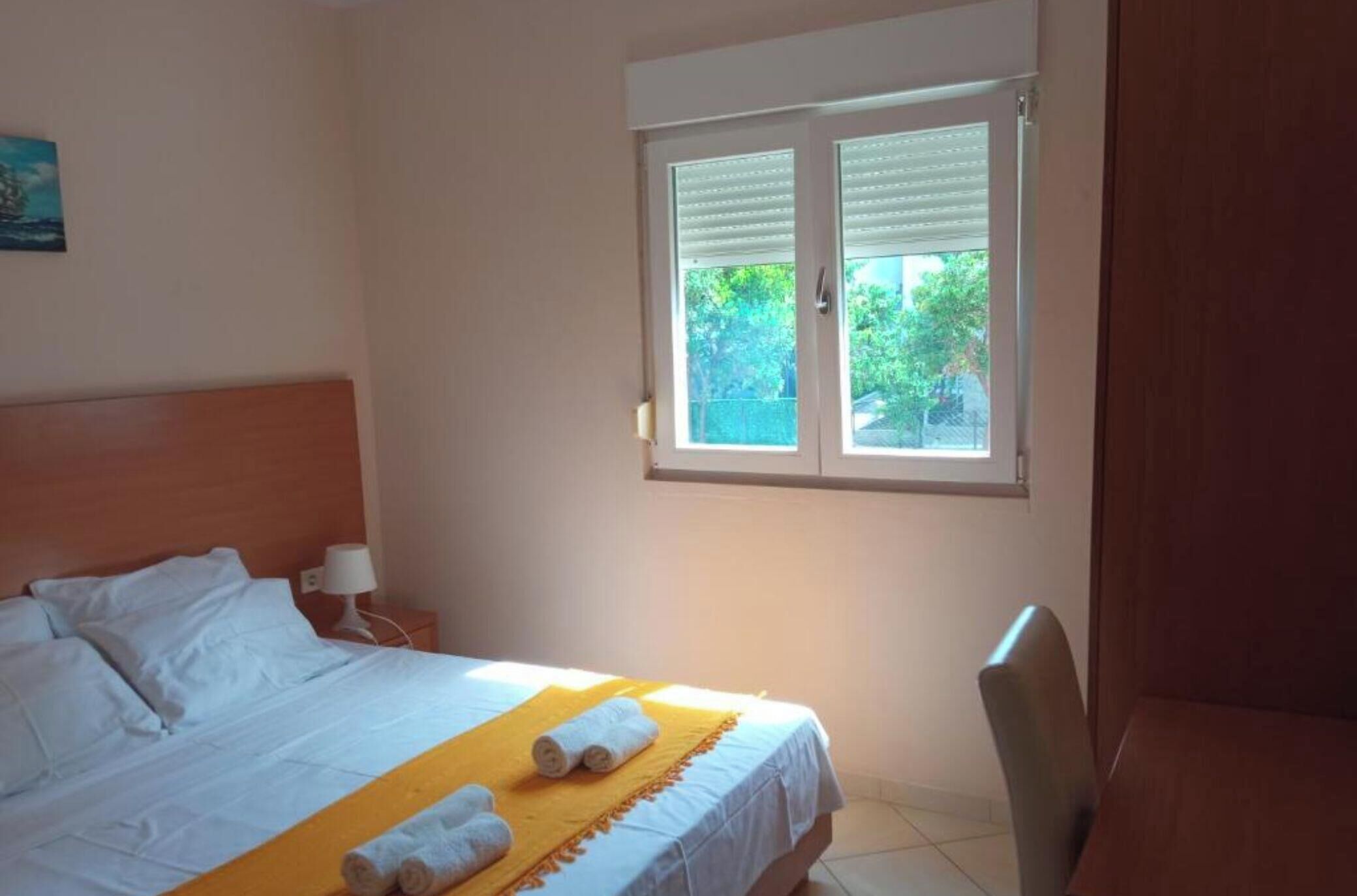 Fer et planche à repasser, accès Internet, draps fournis