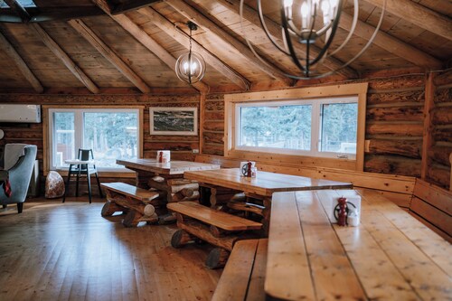 Pine Cabin: Mountain Escape | Sleeps 4 | Bathroom