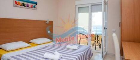 Fer et planche Ă repasser, accĂšs Internet, draps fournis