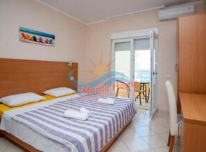 Iron/ironing board, internet, bed sheets