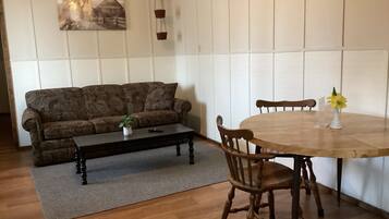 Comfort Apartment, 1 Queen Bed with Sofa bed, Non Smoking | Living area