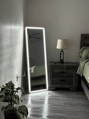 2 makuuhuonetta, silitysrauta/-lauta, ilmainen Wi-Fi, vuodevaatteet