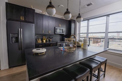 Spacious 1-bedroom condo in prime Dallas location