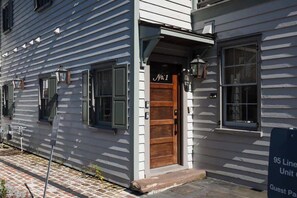 Exterior detail - The Grand Helène - Newly Renovated 11BD, 12BA - 2 Blocks from King St! (Charleston)