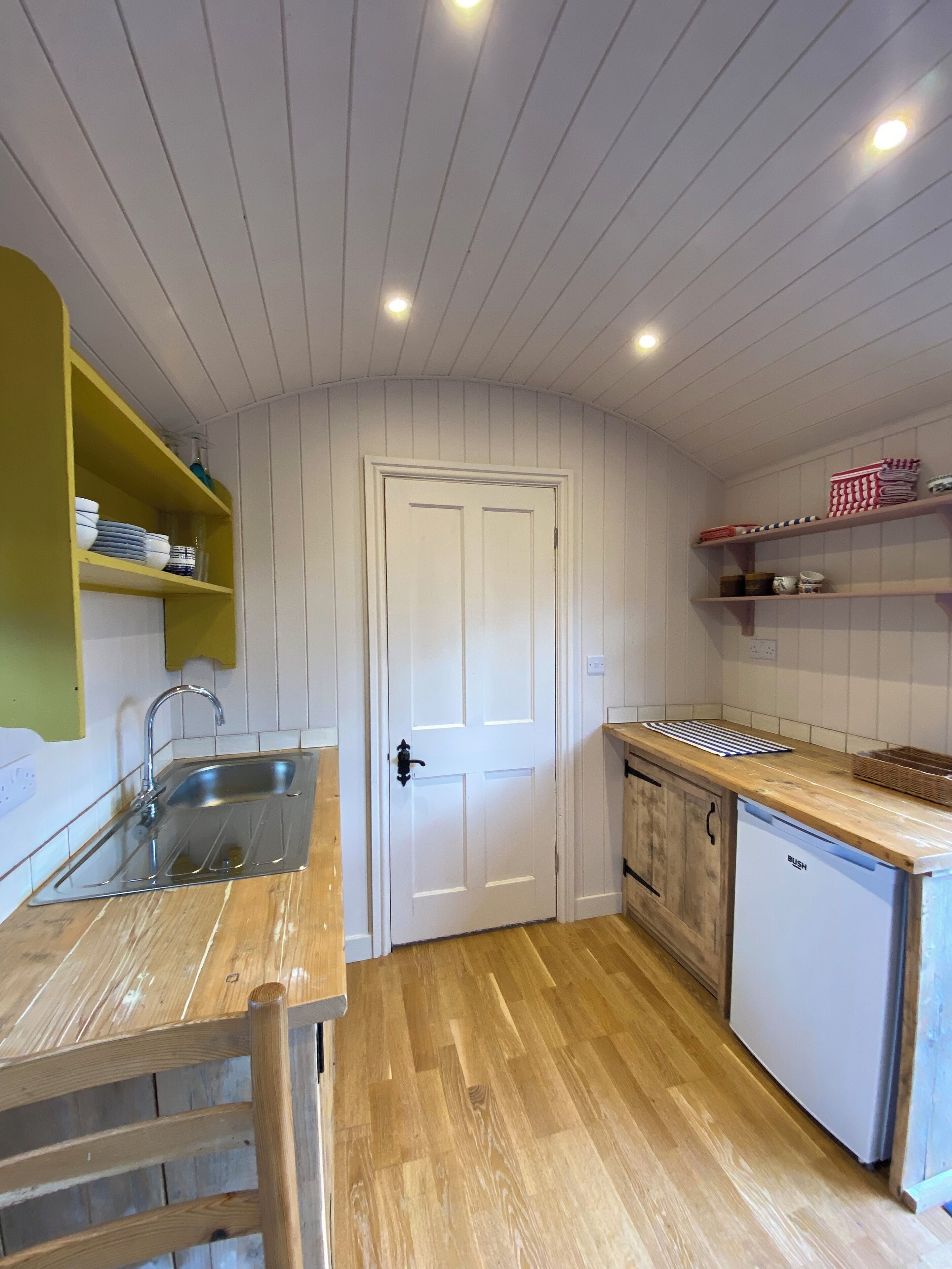 Mikroaaltouuni, liesi