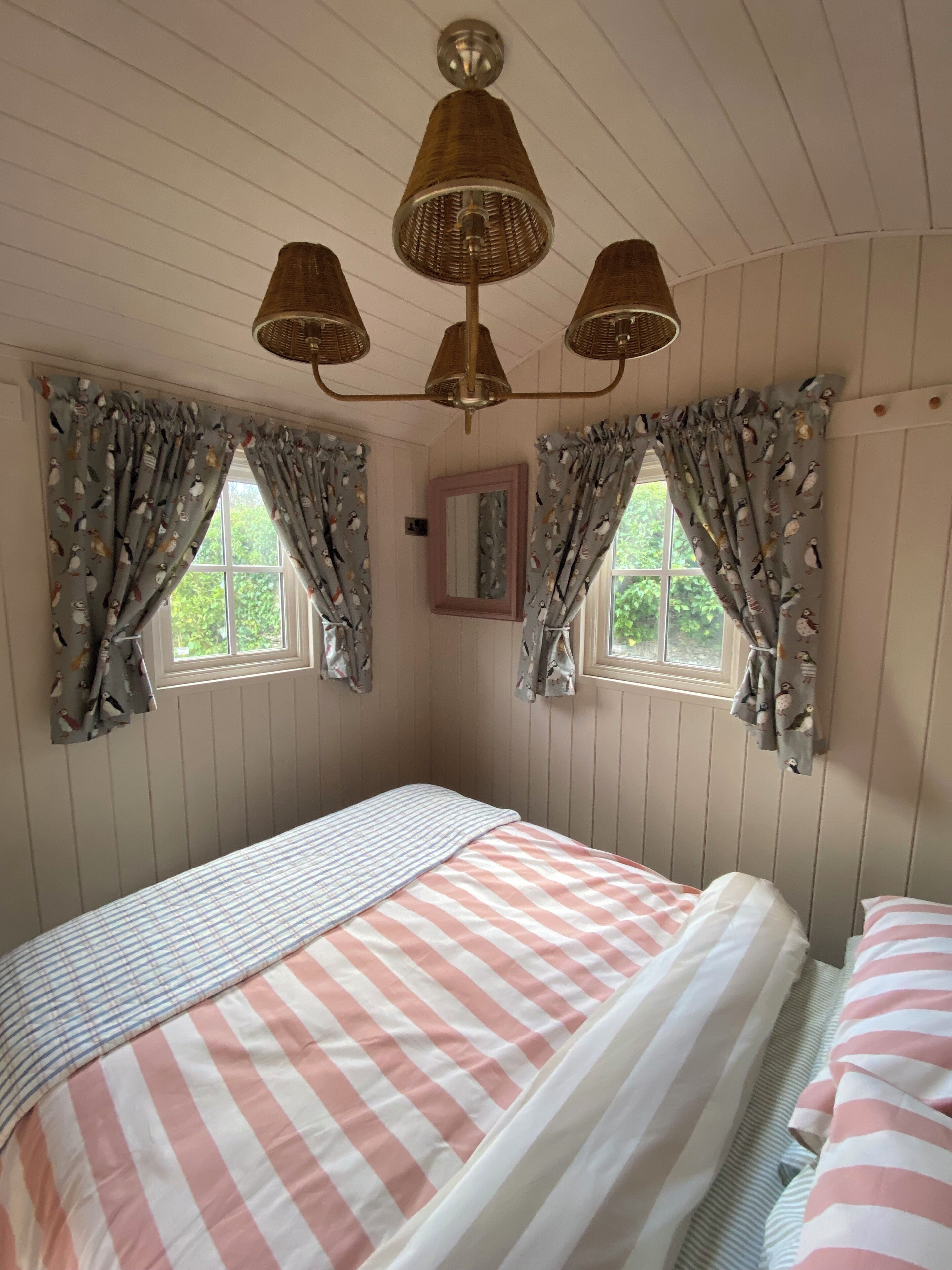 1 bedroom, bed sheets