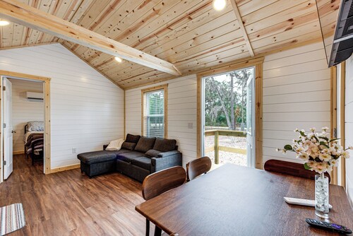 7 Mi to Keaton Beach: Peaceful Perry Gem!