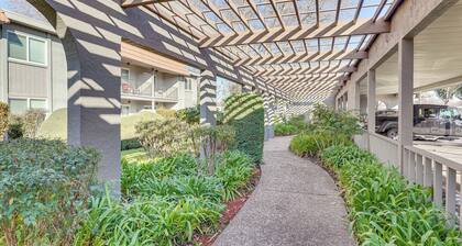 2 Mi to Dtwn Pleasanton Condo w/ Pool Access