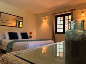 1 habitación, tabla de planchar con plancha, wifi gratis y ropa de cama 