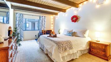 3 bedrooms, desk, iron/ironing board, internet
