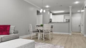 Smart TV, estéreo, monitor de computadora y impresora