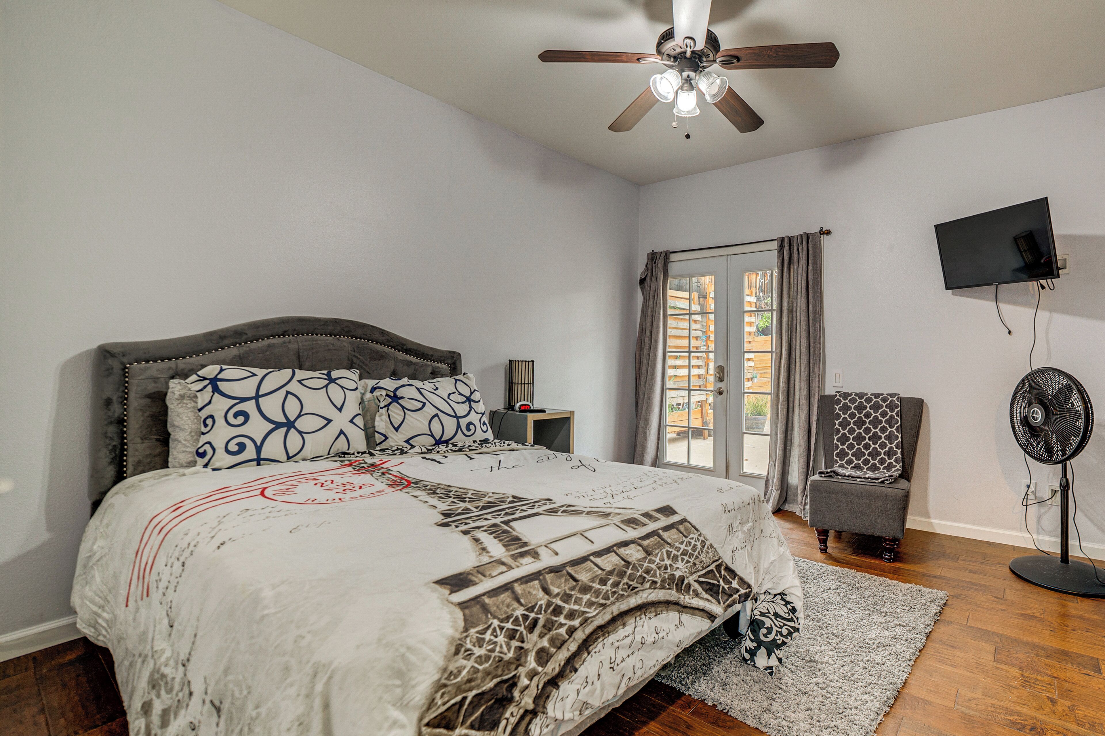 Iron/ironing board, internet, bed sheets