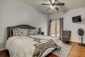 1 bedroom, iron/ironing board, Internet, bed sheets - Sip, Hike & Explore: Quiet SoCal Studio w/ Patio! (Winchester)