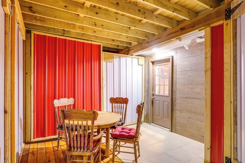 1 Mi to TIEC: Peaceful Mountain Cabin