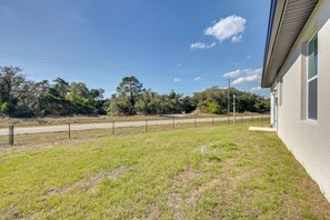 Property grounds - Fairways & MLB Fun! Couple’s Home in Lehigh Acres (Lehigh Acres)