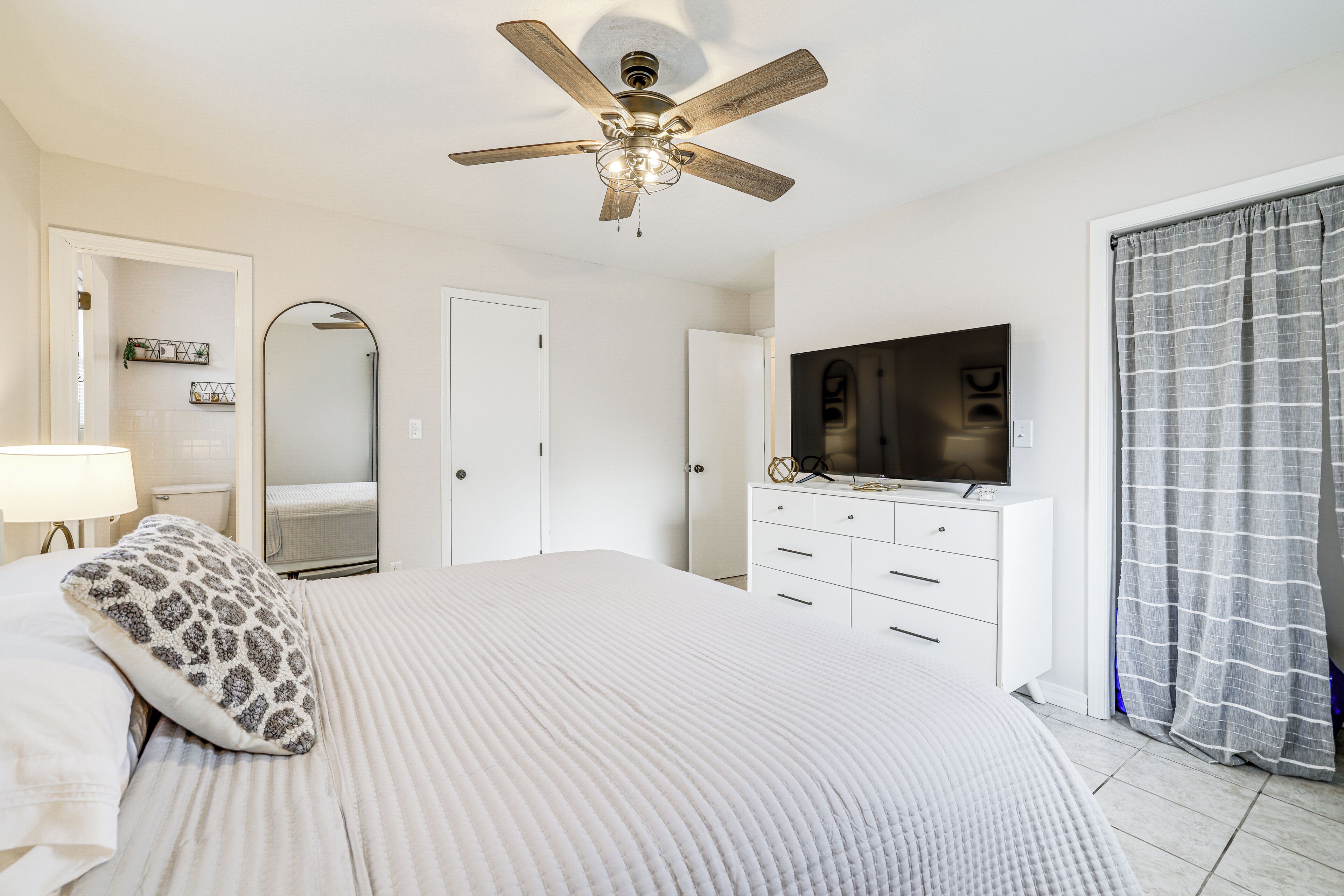 Desk, iron/ironing board, internet, bed sheets