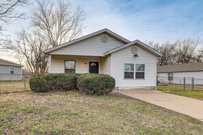 Exterior - Visit Route 66! Pet-Friendly Joplin Gem w/ Yard (Joplin)