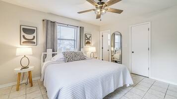 Desk, iron/ironing board, Internet, bed sheets