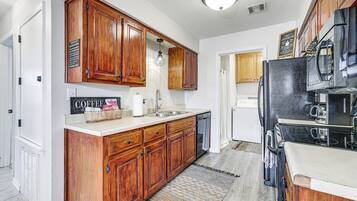 Fridge, microwave, stovetop, dishwasher