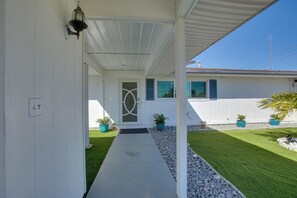 Property grounds - 4 Mi to Beach! Snowbird Escape in Port Charlotte (Port Charlotte)