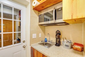 Coffee/tea maker, cookware/dishes/utensils - Mtn Cabin 1 Mi to TIEC: Outdoor Kitchen + Fire Pit (Mill Spring)