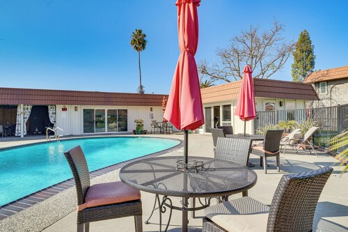 Shop, Hike & Sip Wine: Pleasanton Gem w/ Balcony!