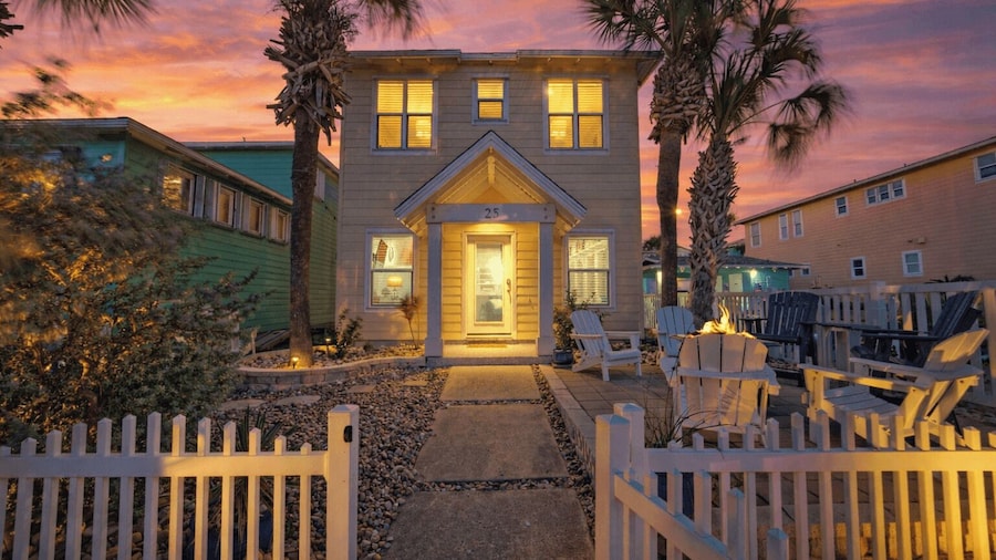 Sweet & Salty by Avantstay Walk to Beach + Community Pool + Firepit