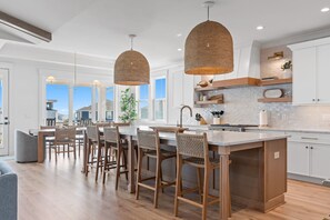 Fridge, microwave, oven, stovetop - Paradise at the Pointe (Ocean Isle Beach)