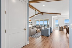 TV, fireplace, stereo, offices - Paradise at the Pointe (Ocean Isle Beach)