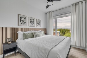 Iron/ironing board, WiFi, bed sheets - Magnificent downtown Penthouse with free underground parking (Québec)