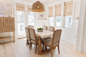 Dining - 30a Prominence Townhome - 3BR 2.5 Bath, Sleeps 11 - Easy golf cart ride to beach (INLET BEACH)