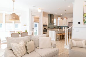 Living area - 30a Prominence Townhome - 3BR 2.5 Bath, Sleeps 11 - Easy golf cart ride to beach (INLET BEACH)