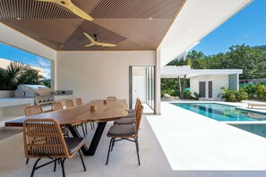 Outdoor dining - Modern Luxury Villa with Concierge, 3min to Tamarindo Beach (Tamarindo)