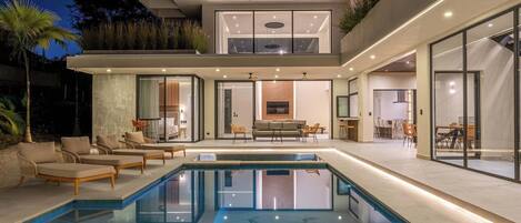 Piscine extérieure, piscine chauffée