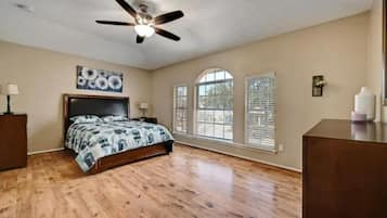 House | Iron/ironing board, free WiFi