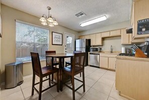 Private kitchen - Modern Pflugerville Home Near Austin (Pflugerville)