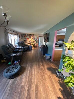 Interior - 1.7 Miles to EAA, 3Bed 2 Bath (Oshkosh)