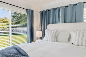 4 bedrooms, iron/ironing board, travel cot, free WiFi - Poolside Paradise with Brand New Spa & Saltwater Pool – Minutes to Siesta Key (Sarasota)